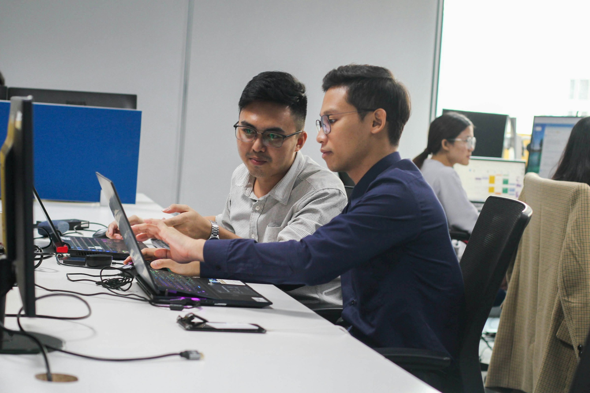 man helping friend - AI vs Traditional Data Cleaning Methods