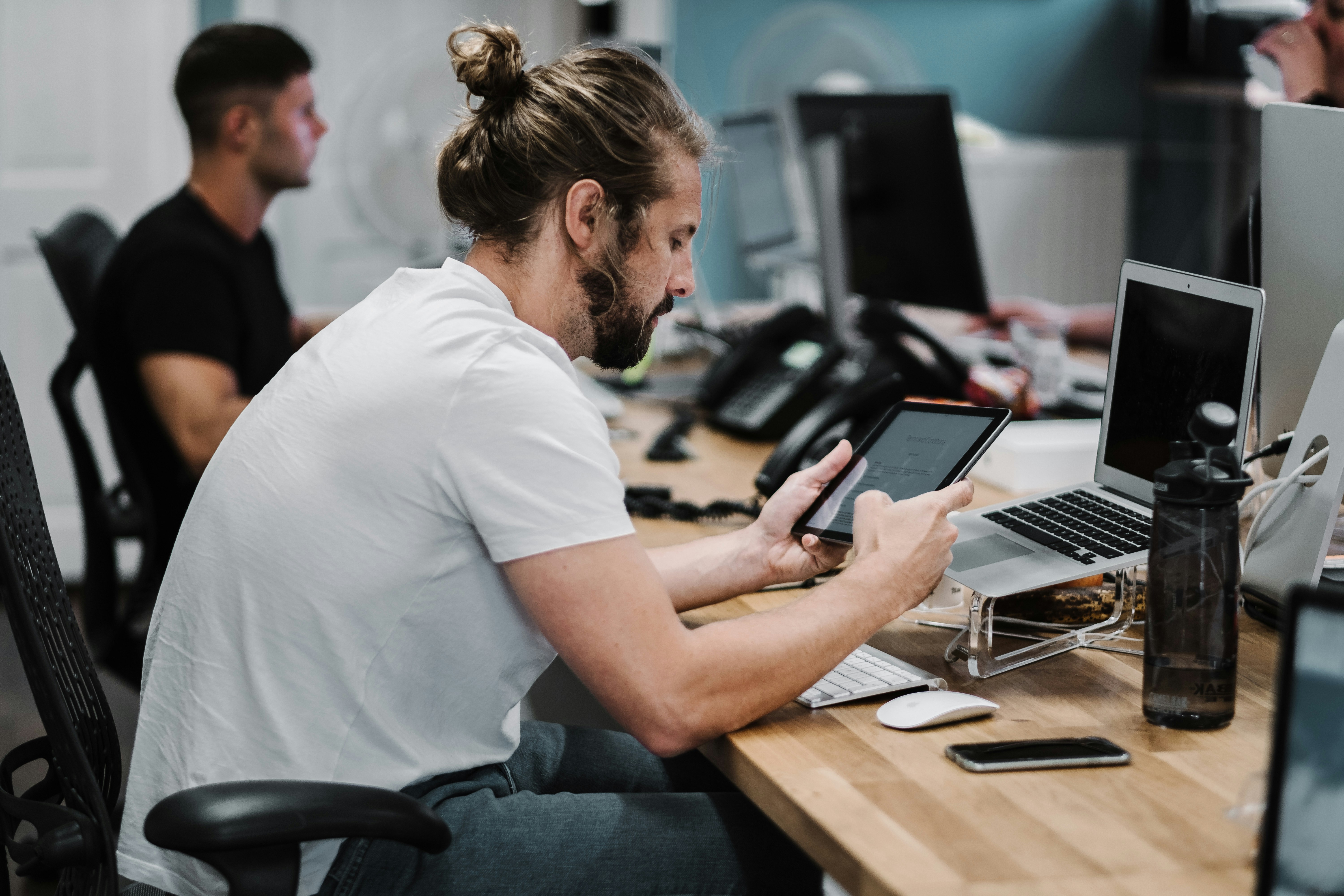 man understanding How to Work with AI