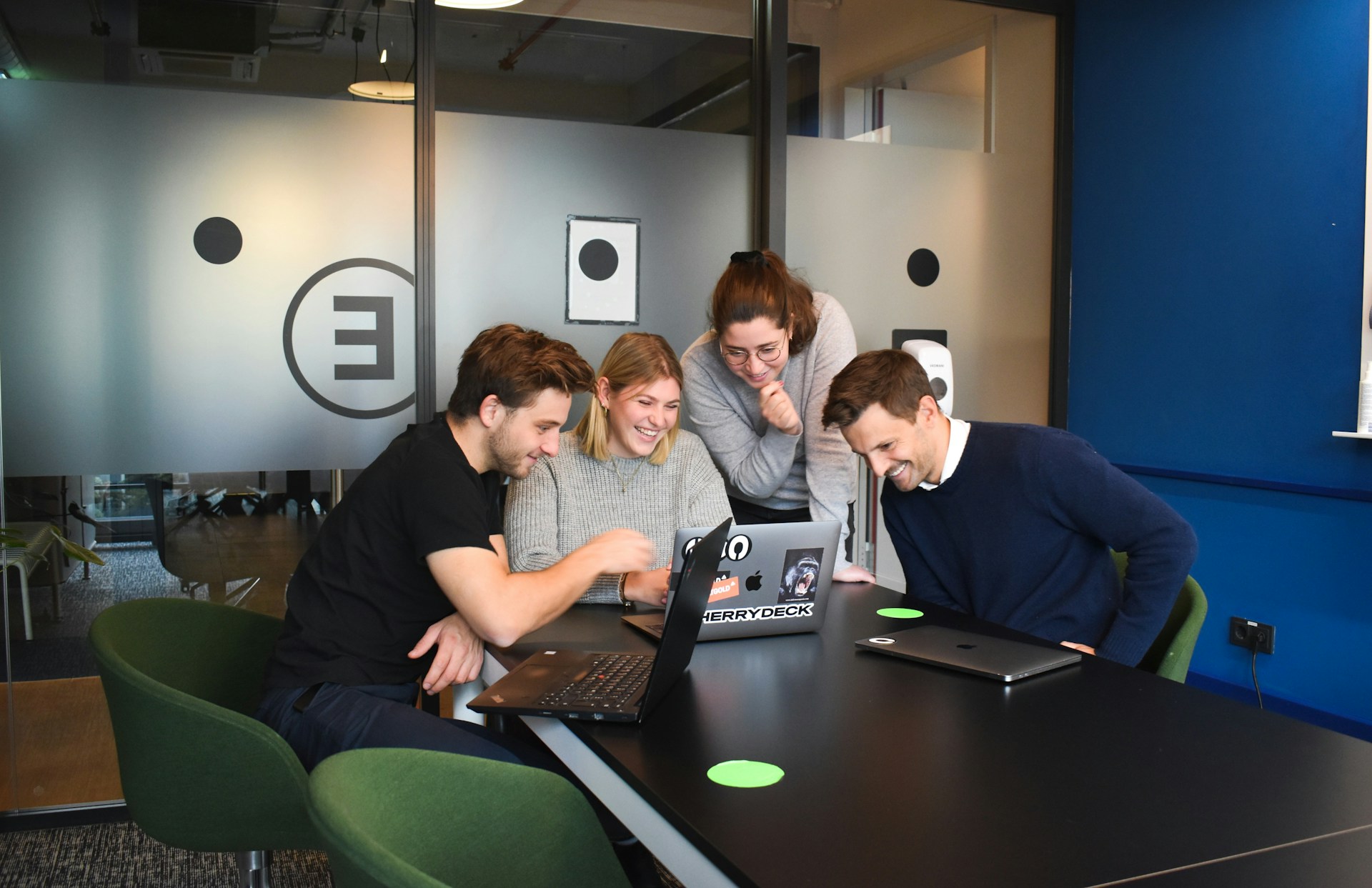 team looking at results - AI-based Content Curation