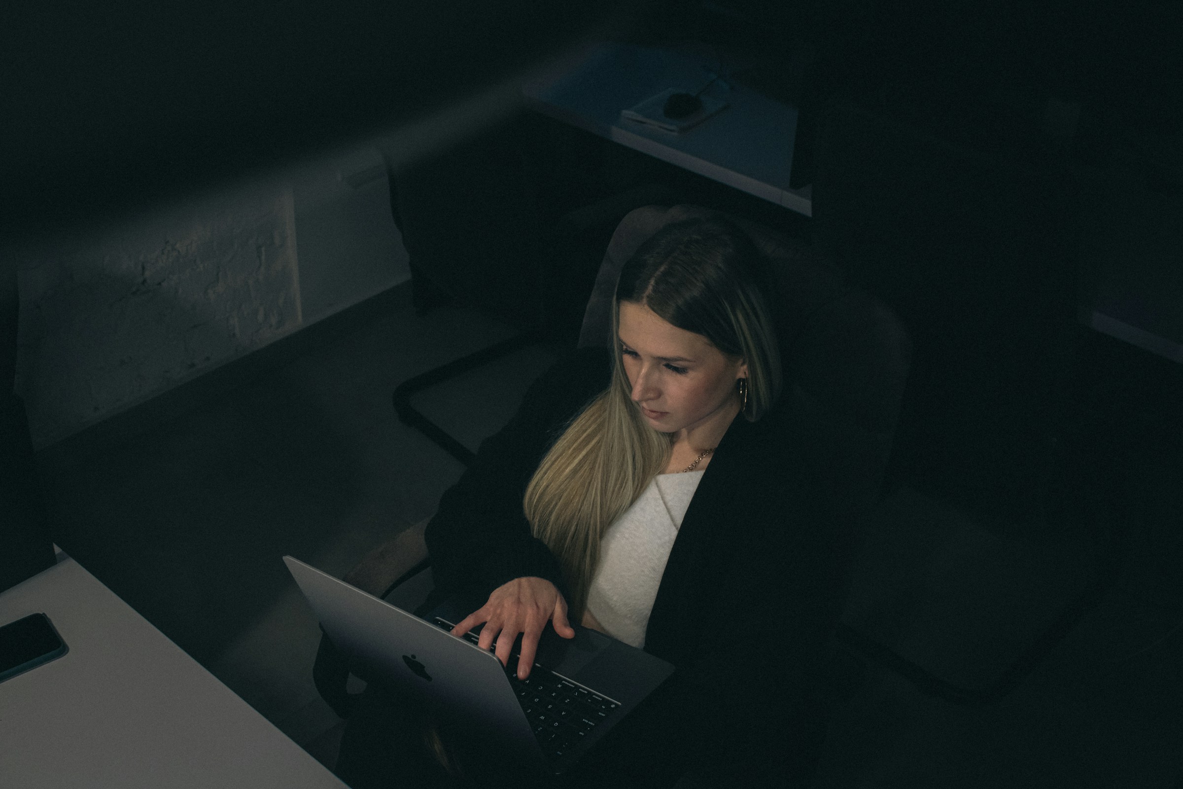 woman facing issue with AI button - Google Sheets AI Function Not Available