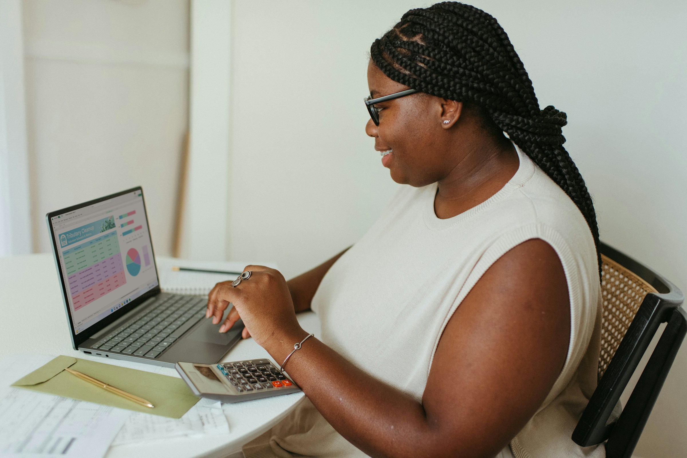 woman working - How To Use AI To Analyze Excel Data