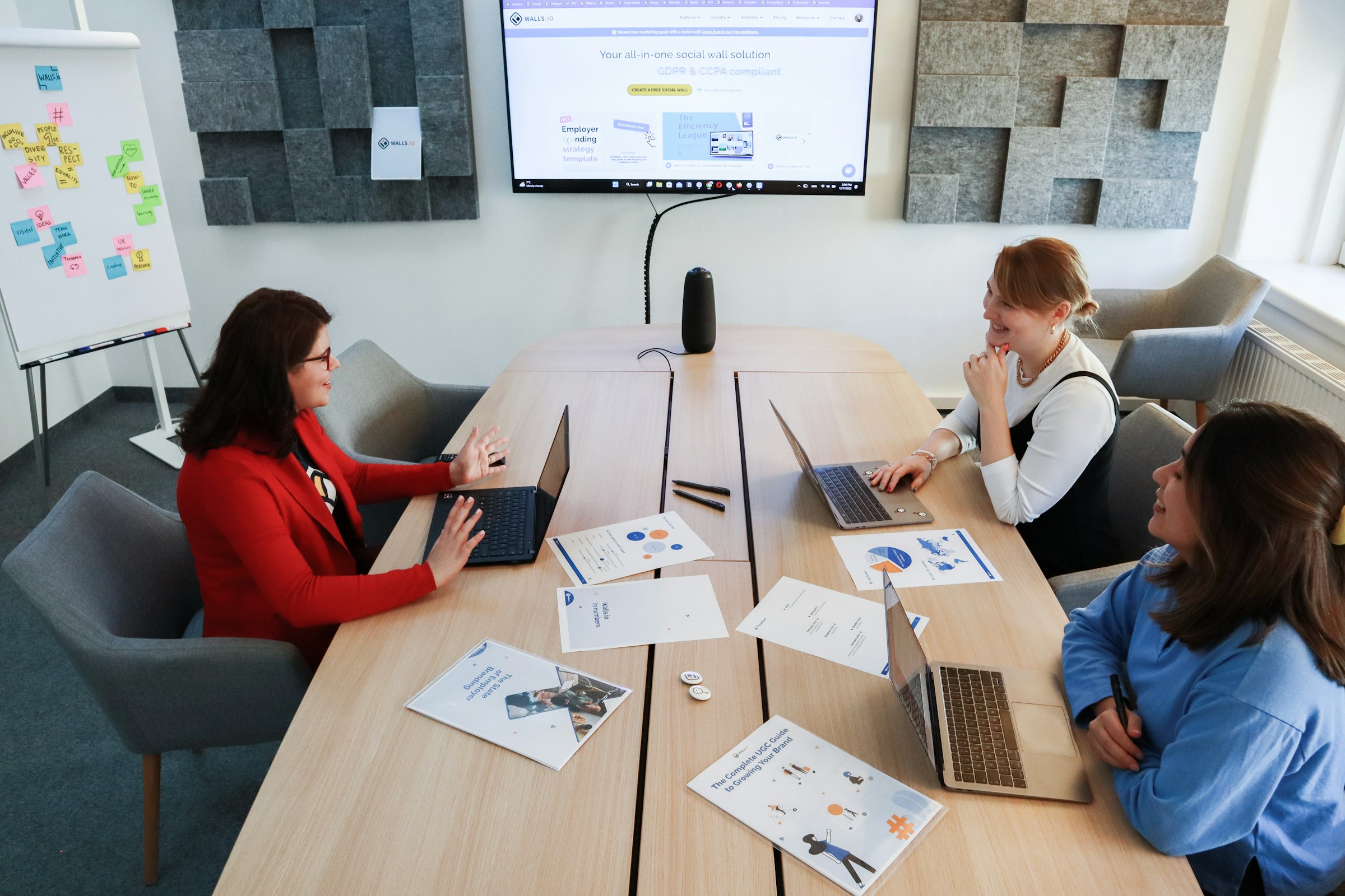 team deciding content - How to Get Unique Content for Your Website